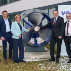 v.l.n.r.: Reinhold Schneider (Managing Director Voith Hydro St. Pölten), Martin Blum (Geschäftsführer Blum), Johanna Mikl-Leitner (Landeshauptfrau Niederösterreich), Matthias Stadler (Bürgermeister St. Pölten), Gerhard Seyrling (CEO Voith Hydro Austria) © Blum