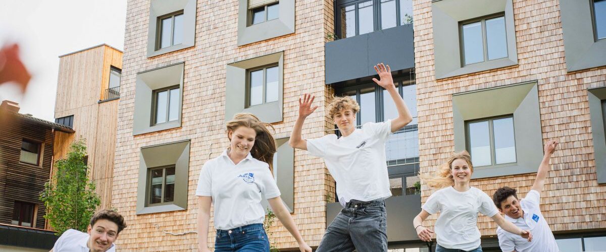 Wer sich für Holz interessiert ist am Holztechnikum Kuchl genau richtig, ist man in der Privatschule überzeugt. (Foto: Holztechnikum Kuchl)