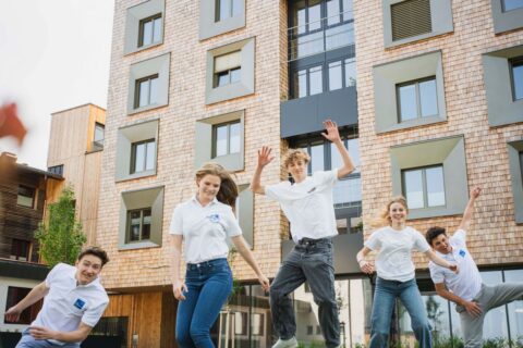 Wer sich für Holz interessiert ist am Holztechnikum Kuchl genau richtig, ist man in der Privatschule überzeugt. (Foto: Holztechnikum Kuchl)