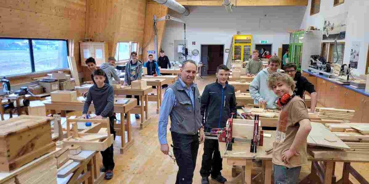 Wer sich für Holz interessiert ist im Holztechnikum Kuchl (HTL, FS, Internat) genau richtig. (Foto: HTK)